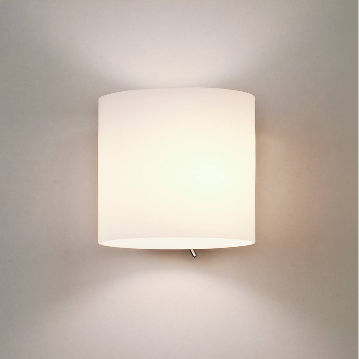 ASTRO Luga Switched 1074001 round wall lamp made of glass with a switch