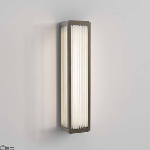ASTRO BOSTON 370 is a modern wall lamp in the shape of a cuboid