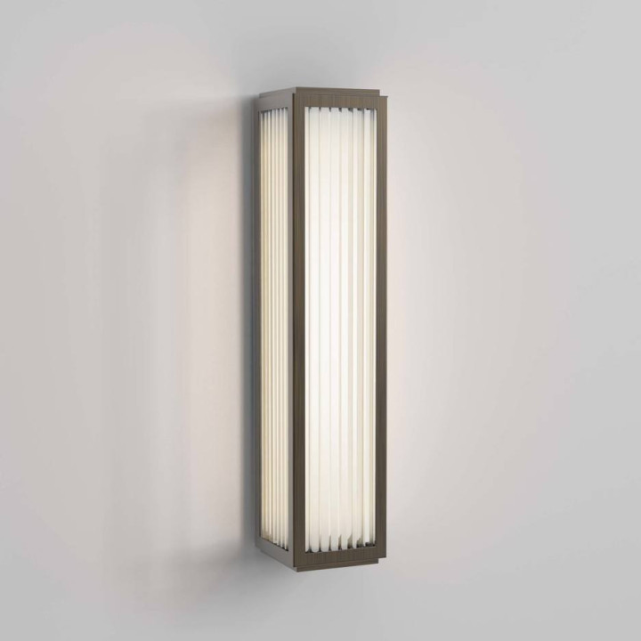 ASTRO BOSTON 370 is a modern wall lamp in the shape of a cuboid