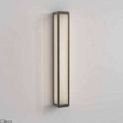 ASTRO BOSTON 600 is an elegant wall lamp in the shape of a cuboid