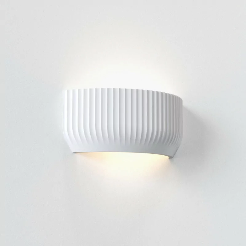 Astro BLEND plaster wall lamp shining up and down, 1 x E27