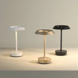 Astro Halo Portable to elegancka lampa stołowa, dostępna w 3 kolorach