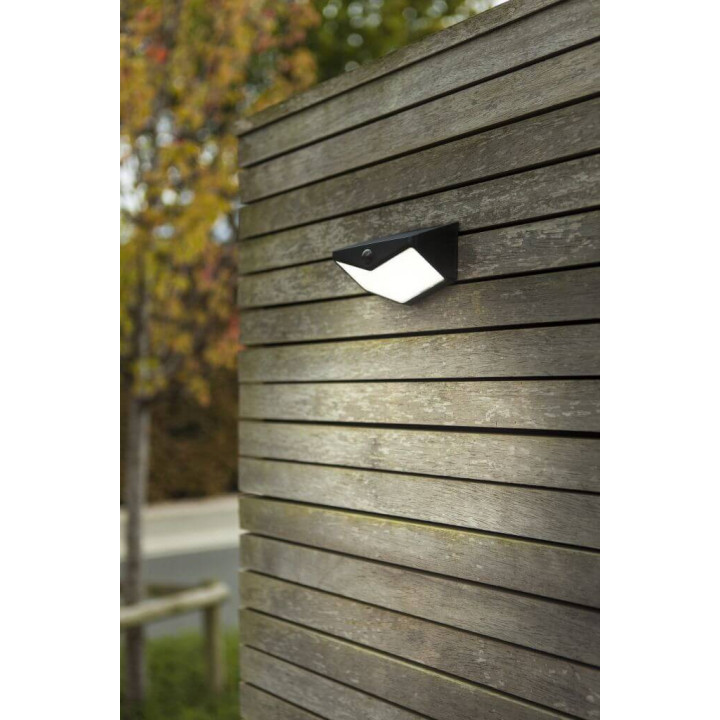 LUTEC WINGS czarny kinkiet solarny LED z czujnikiem PIR IP44