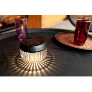 Lampy DIVA LED Solar &ndash; magiczne światło na stole ogrodowym