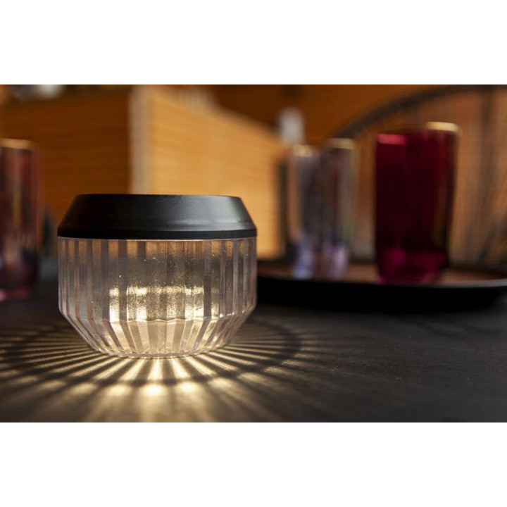 Lampy DIVA LED Solar &ndash; magiczne światło na stole ogrodowym