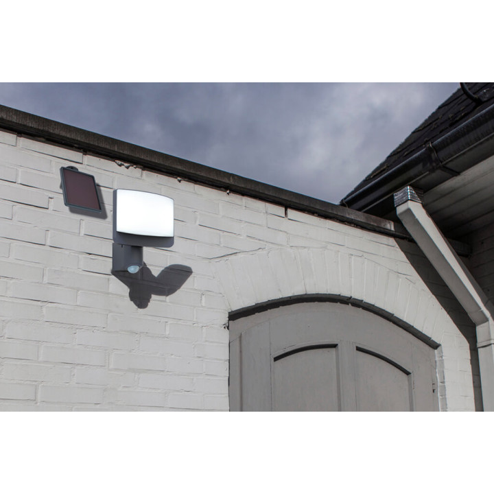 LUTEC SUNSHINE solar wall lamp with PIR IP54 sensor