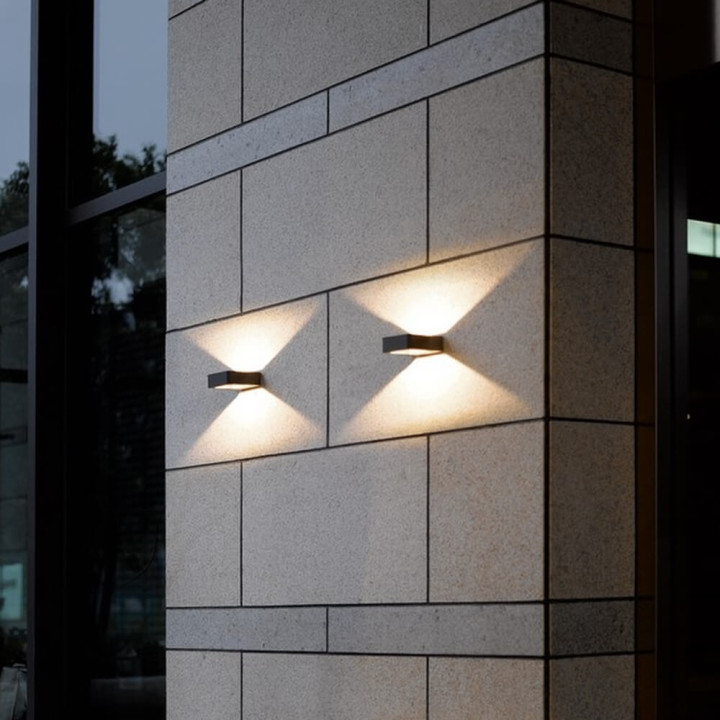 TRIO RENO kinkiet zewnętrzny LED IP54 świeci g&oacute;ra/d&oacute;ł