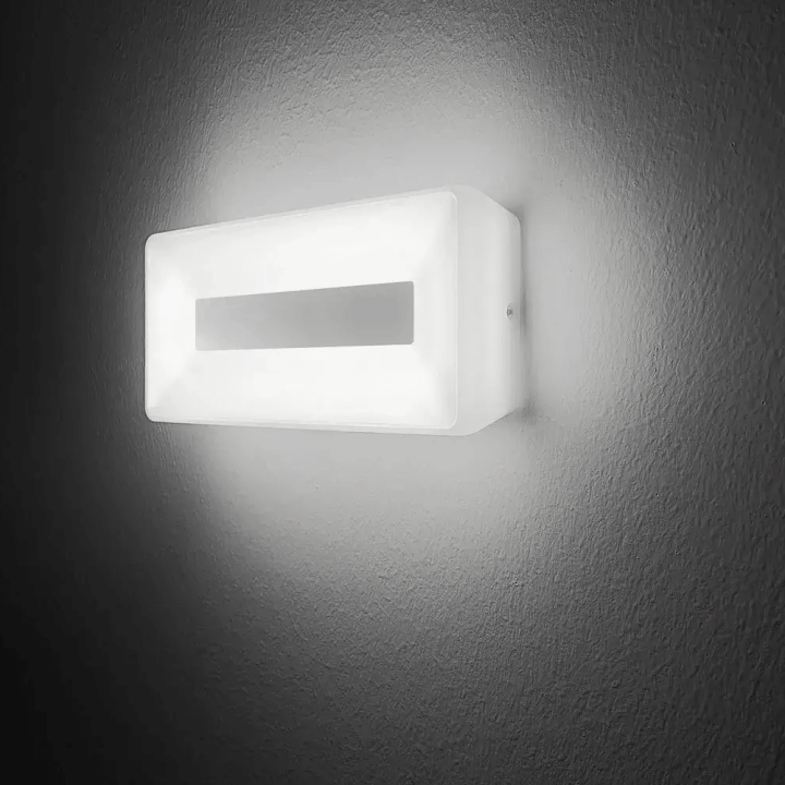 LINEA LIGHT STADIUM kinkiet zewnętrzny LED idealny do tarasu i wejścia