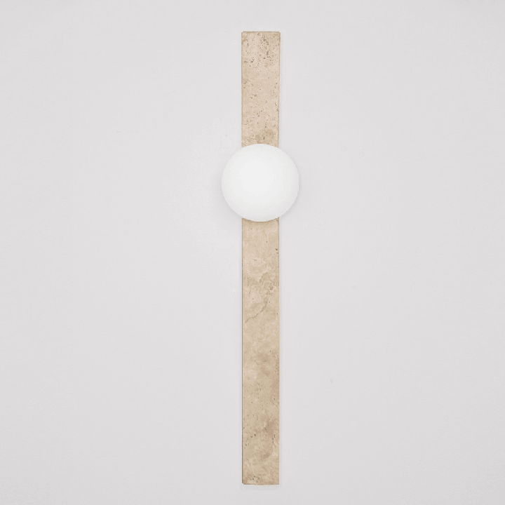 LUCES OVEE pionowy kinkiet 60cm beżowy trawertyn, szklana kula 10cm