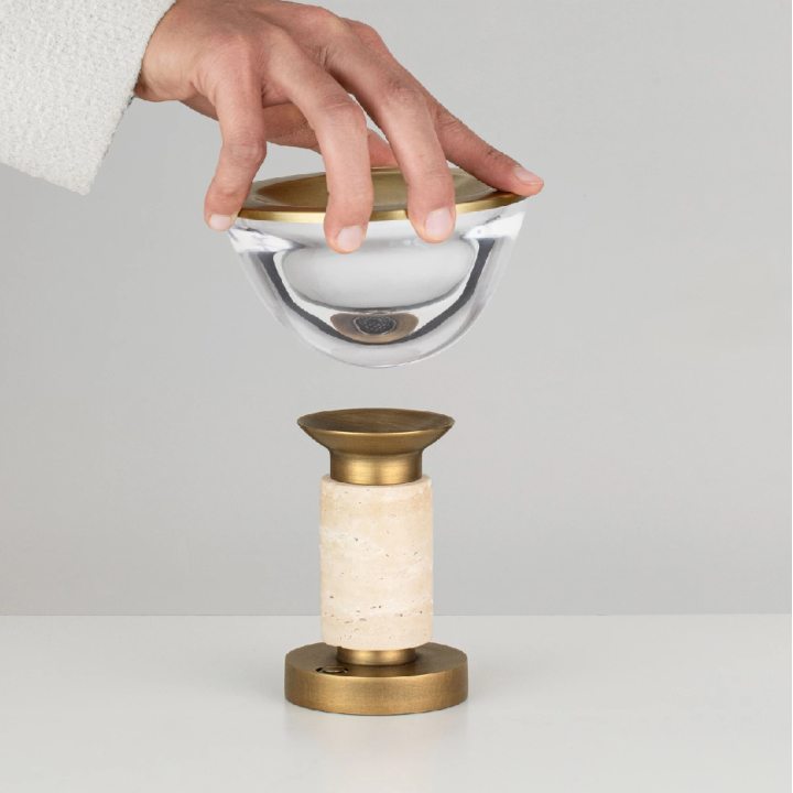 LUCES LORIS dimmable LED table lamp, travertine and antique brass