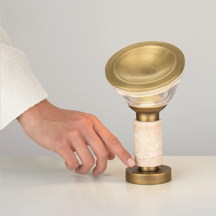LUCES LORIS dimmable LED table lamp, travertine and antique brass