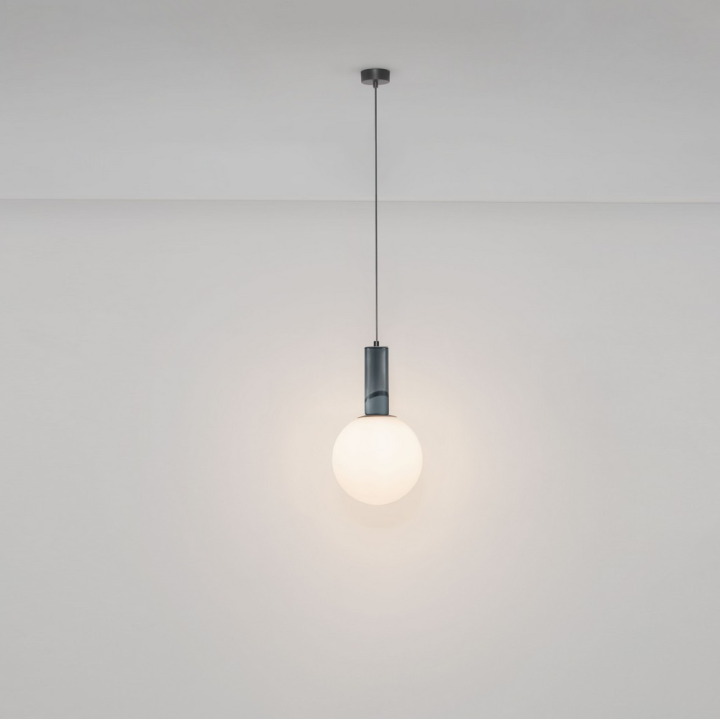 LUCES SPAZIO pendant lamp with a 25 cm opal globe &ndash; 3 colors