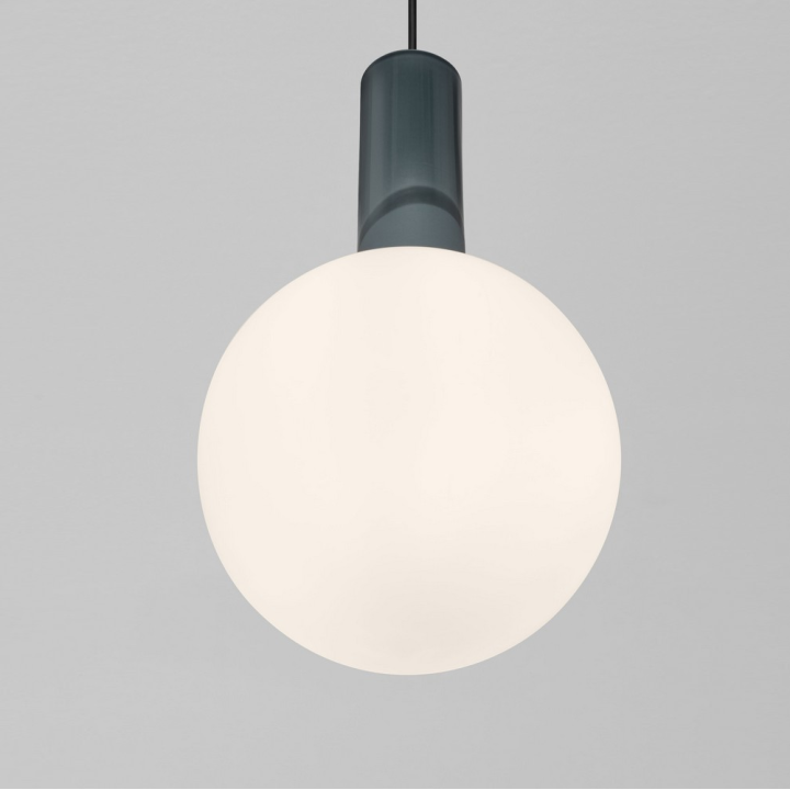 LUCES SPAZIO pendant lamp with a 25 cm opal globe &ndash; 3 colors