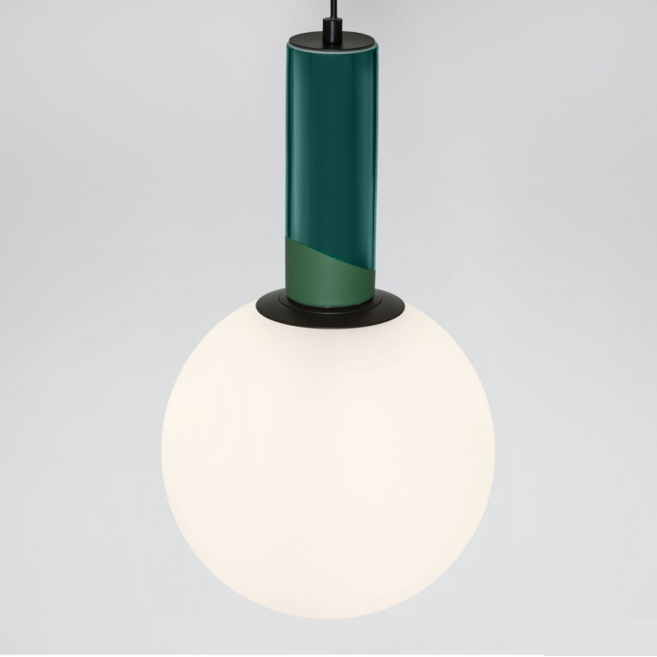 LUCES SPAZIO lampa wisząca z opalową kulą 25cm i detalem z porcelany