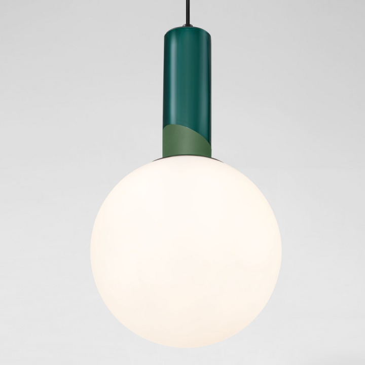 LUCES SPAZIO lampa wisząca z opalową kulą 25cm i detalem z porcelany