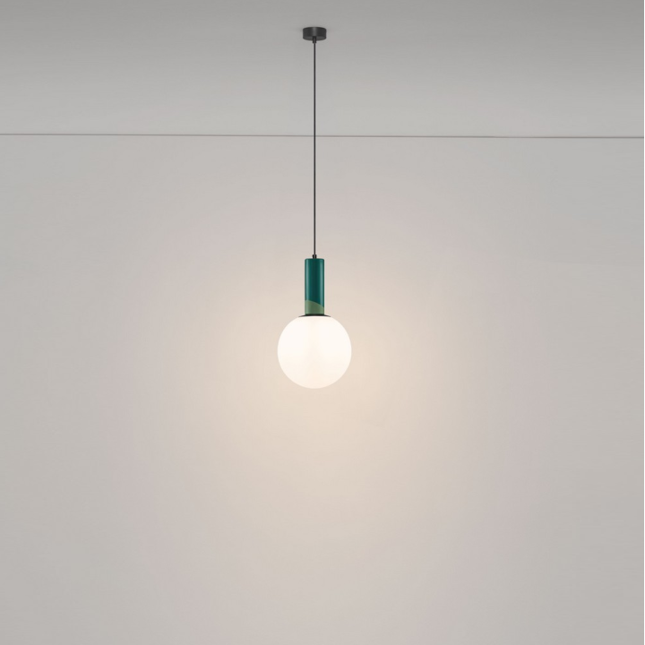 LUCES SPAZIO lampa wisząca z opalową kulą 25cm i detalem z porcelany