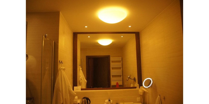 Praktyczne oświetlenie łazienki