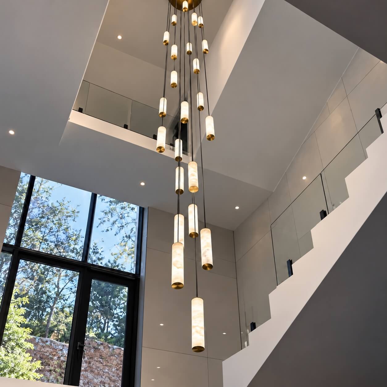 duża lampa wisząca LED z tub z alabastru
