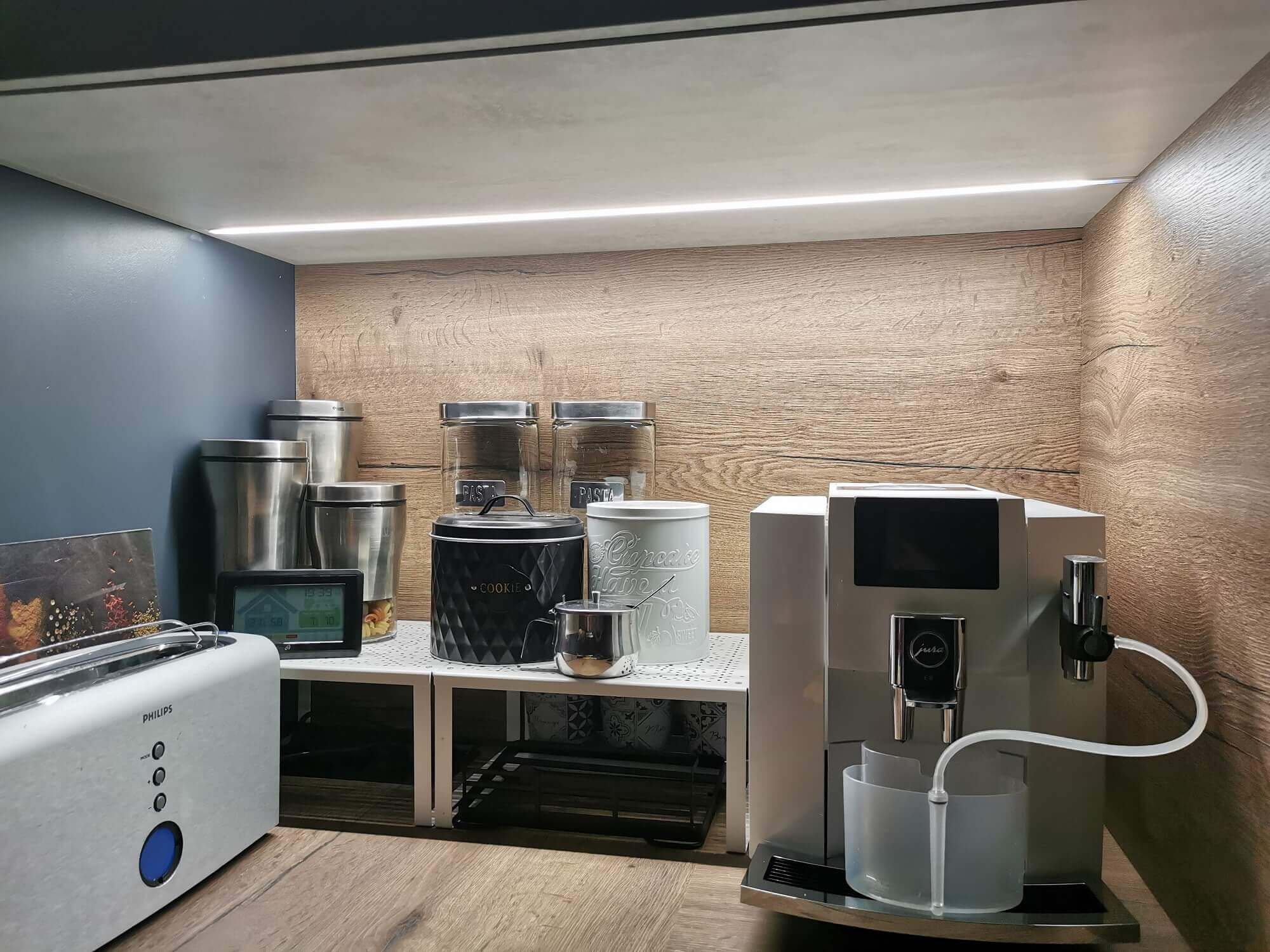 Modern lighting in the kitchen