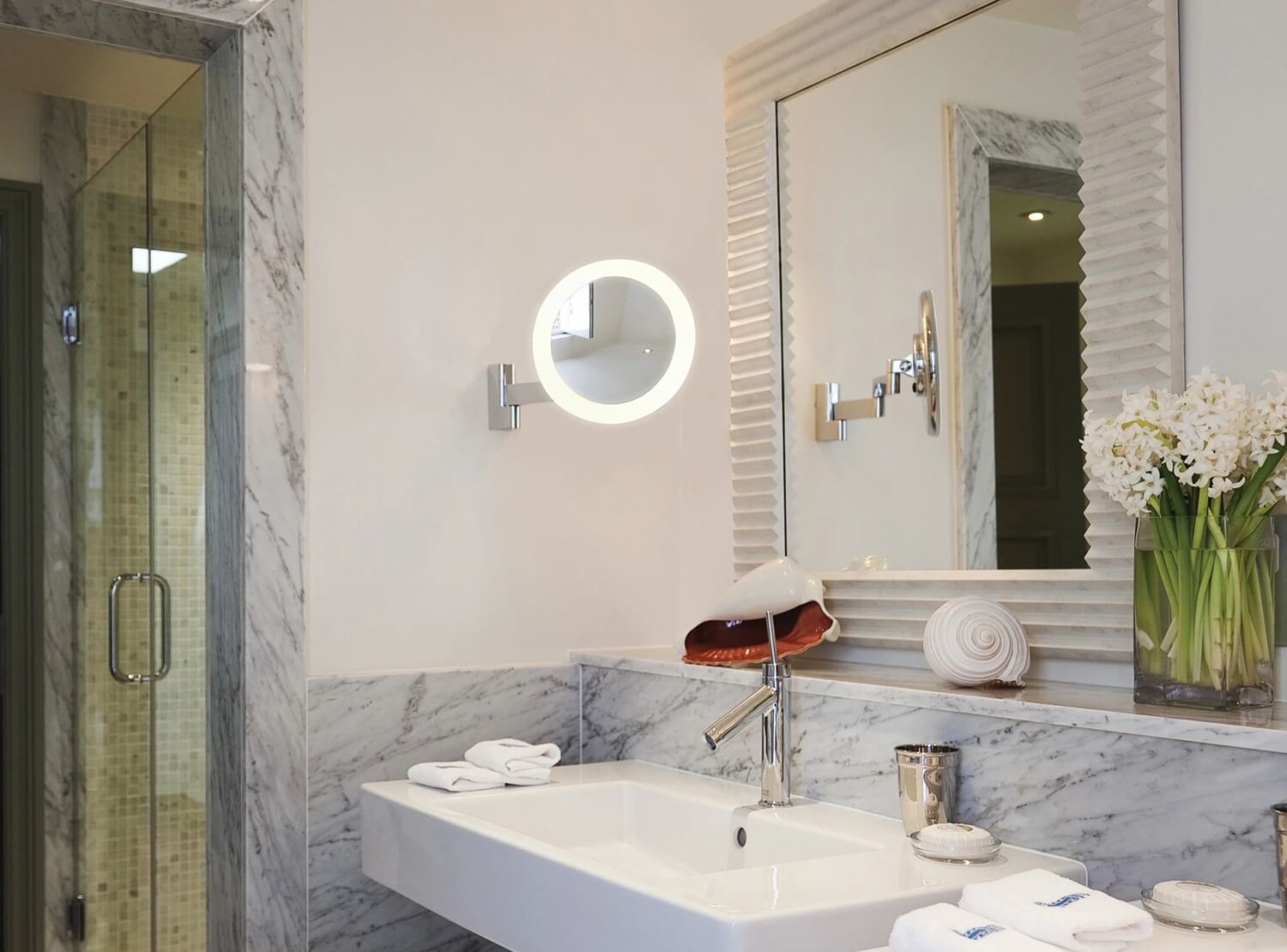 LED magnifying makeup mirror