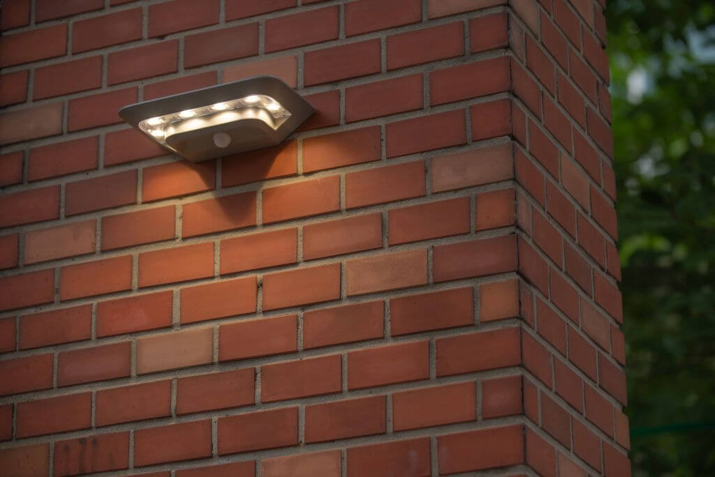 kinkiet elewacyjny LED z czujnikiem ruchu