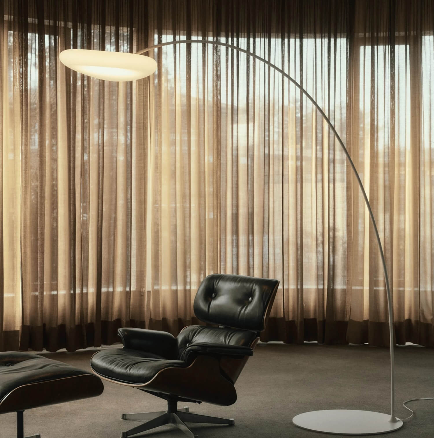 nowoczesna duża lampa podłogowa LED