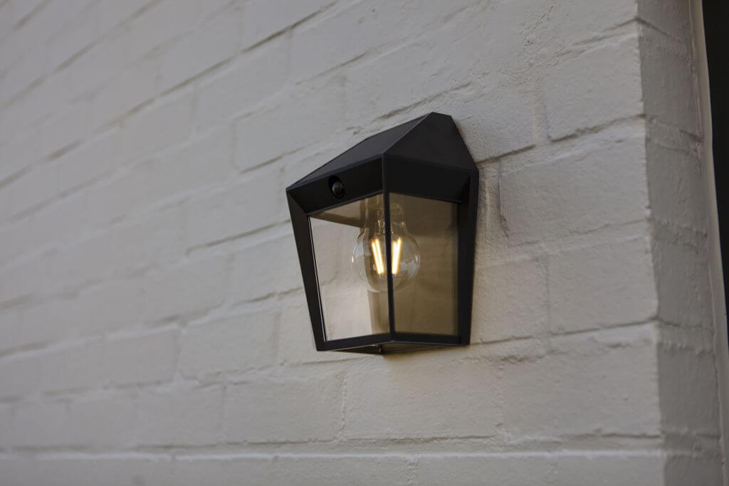 lampa ścienna zewnętrzna solarna