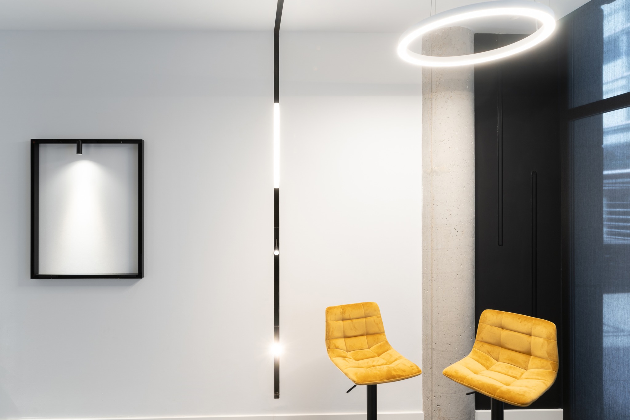 magnetic track system on the wall