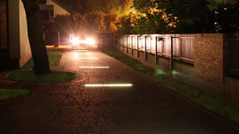Podświetlenie liniowe wjazdu z kostki brukowej