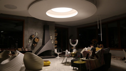 The most fashionable lamps in 2020? Bet on gold, black, geometric forms and natural materials!