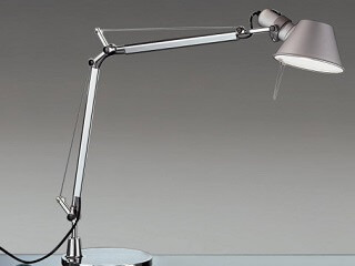 Profesjonalne lampy biurkowe Artemide do nauki i pracy