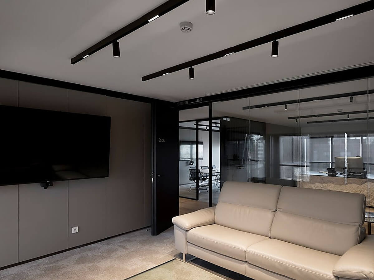 Szynoprzewody magnetyczne w stylu loft &ndash; przegląd aranżacji