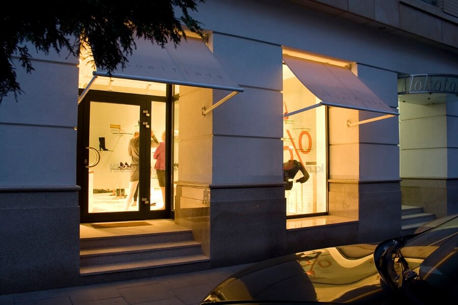 Lighting for shop and exhibition windows Lighting for shop and exhibition windows