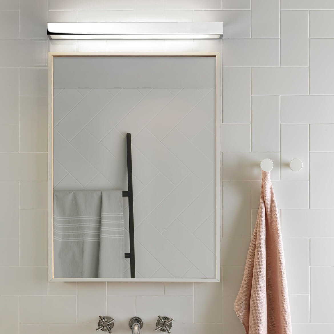 How to create the perfect makeup lighting in your bathroom? How to create the perfect makeup lighting in your bathroom?